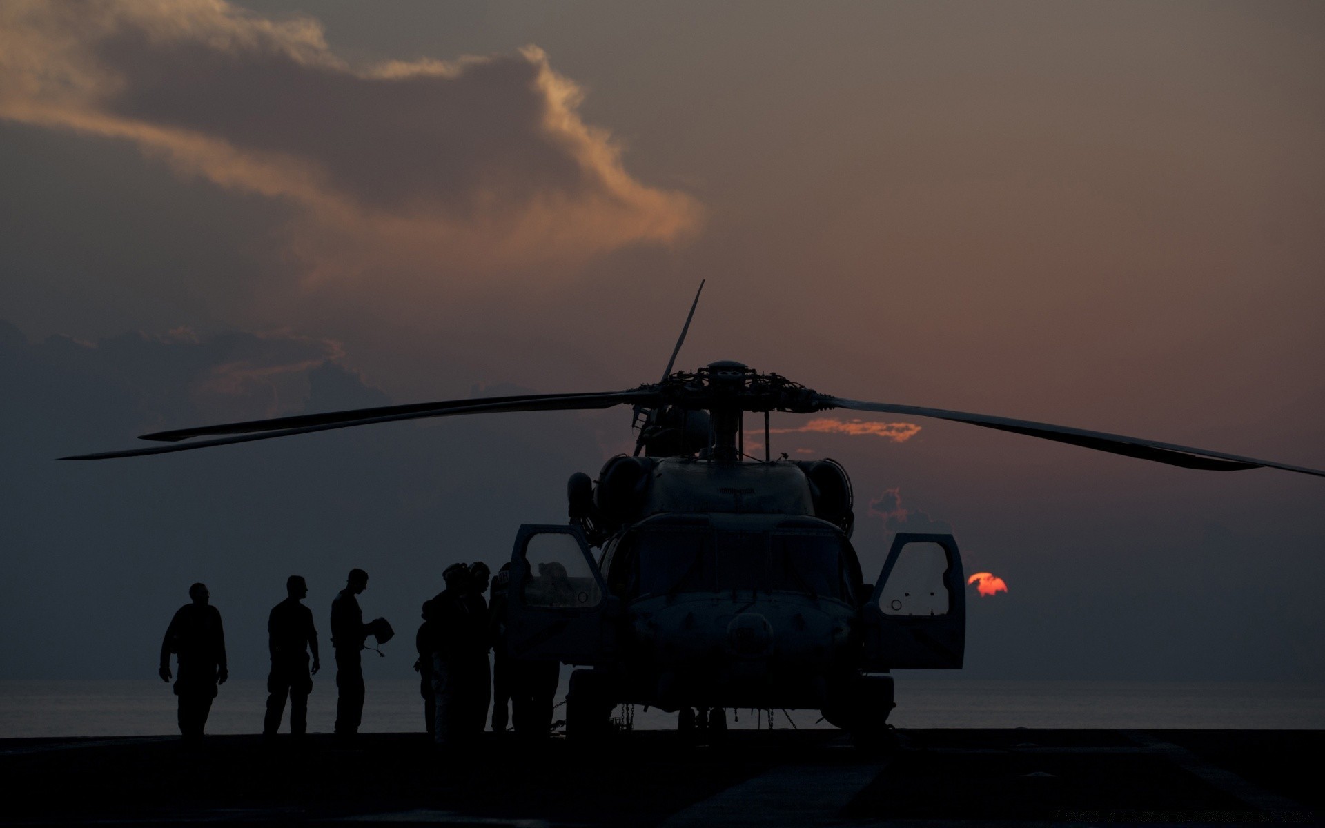 waffen und armee flugzeug hubschrauber militär auto flugzeug sonnenuntergang transportsystem flughafen hintergrundbeleuchtung armee luft krieg flug ozean strand meer himmel fliegen sparen