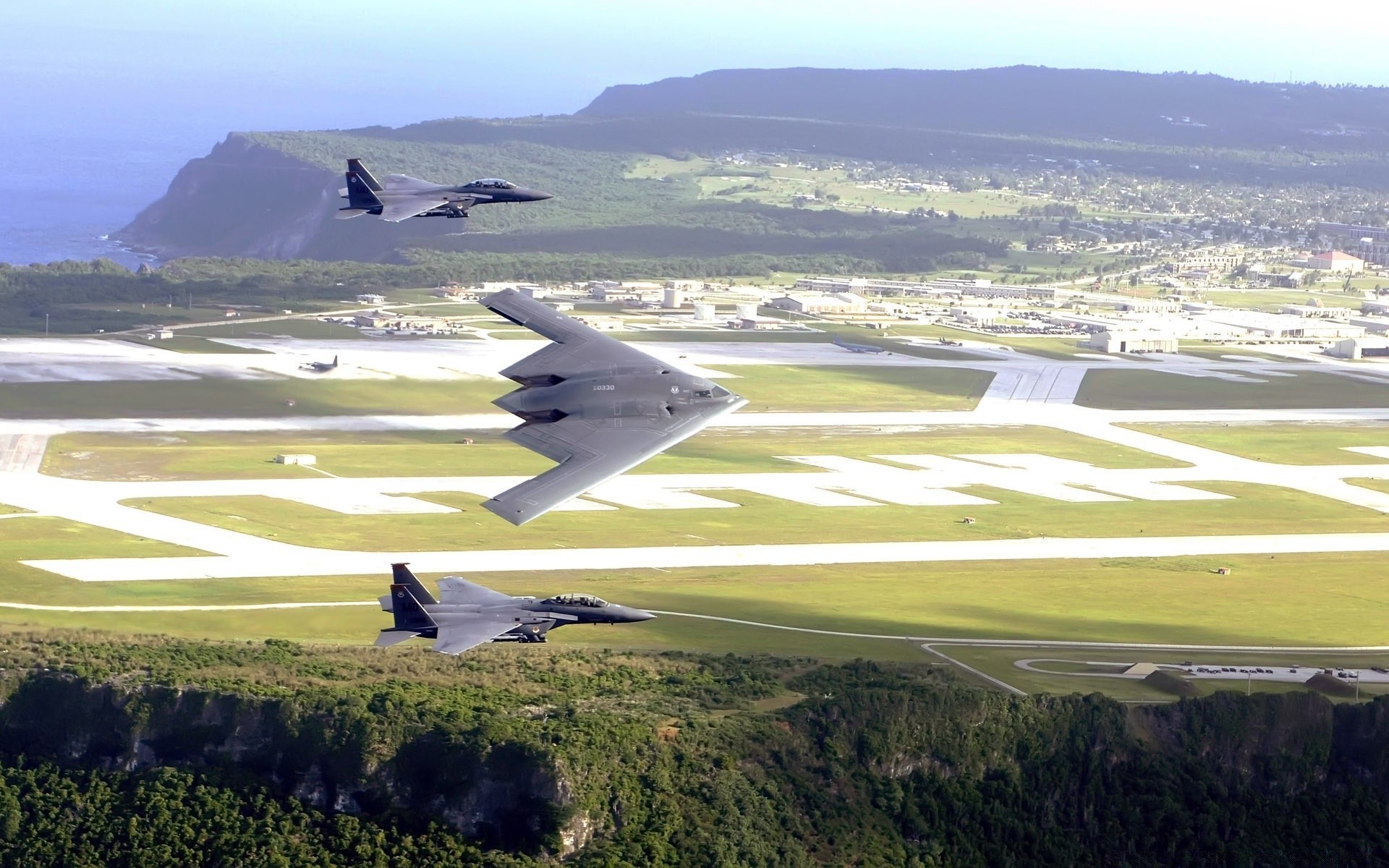 aviação avião avião militar voo céu viagens sistema de transporte paisagem água ao ar livre aeroporto antena carro ar