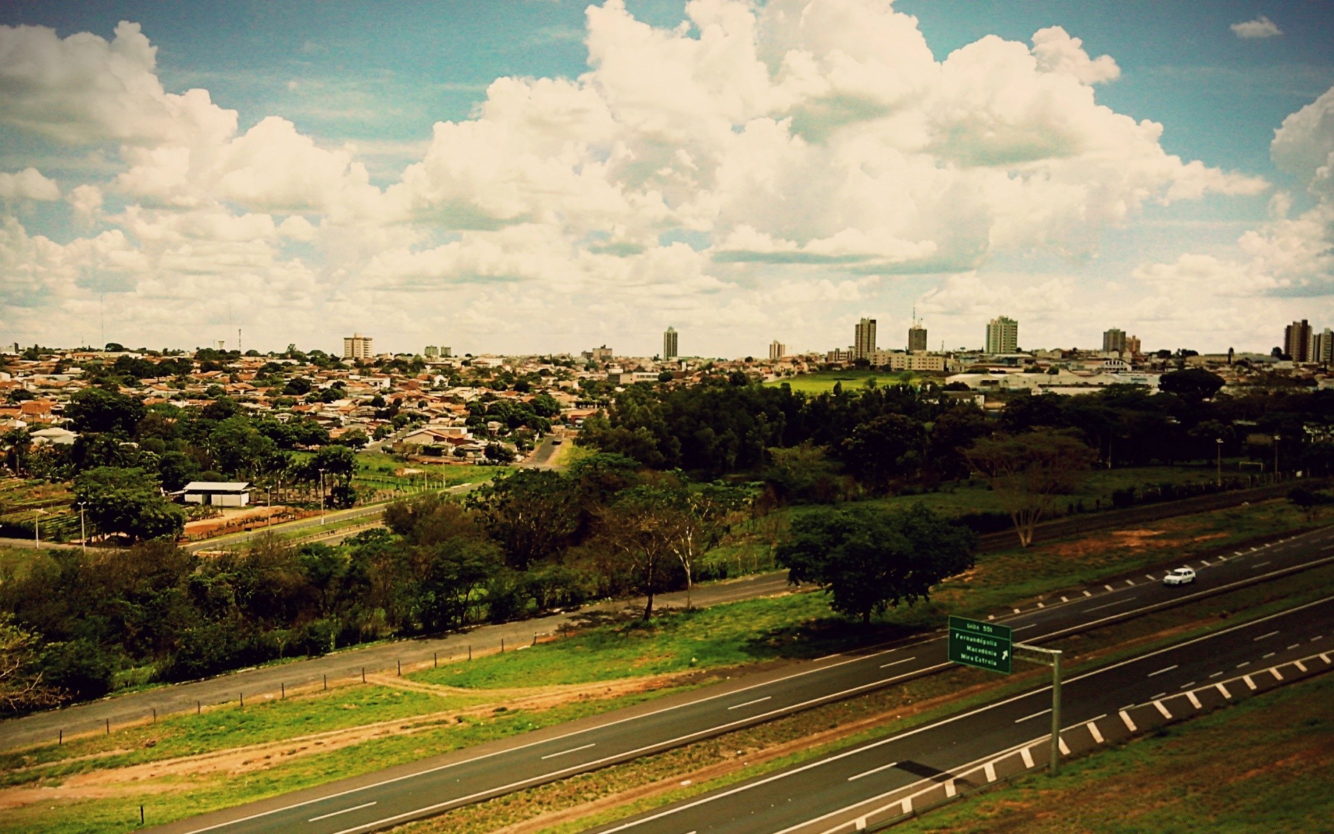 vintage viagens estrada árvore sistema de transporte céu paisagem ao ar livre cidade rua casa arquitetura carro luz do dia natureza