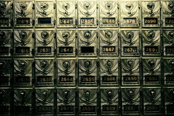 Vintage stalowe komórki z numerami