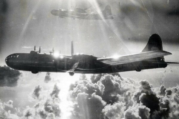 Vintage-Flugzeug auf Wolken