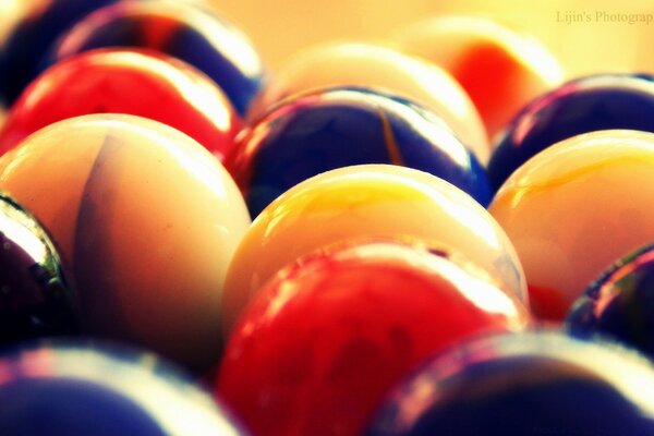 Boules multicolores rondes avec paillettes