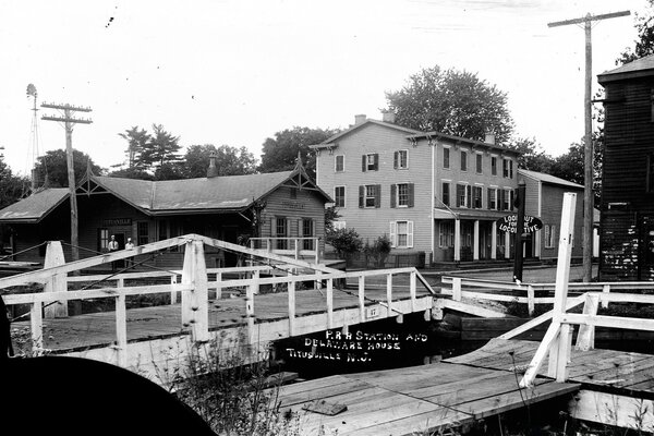 Foto en blanco y negro de las casas del puente