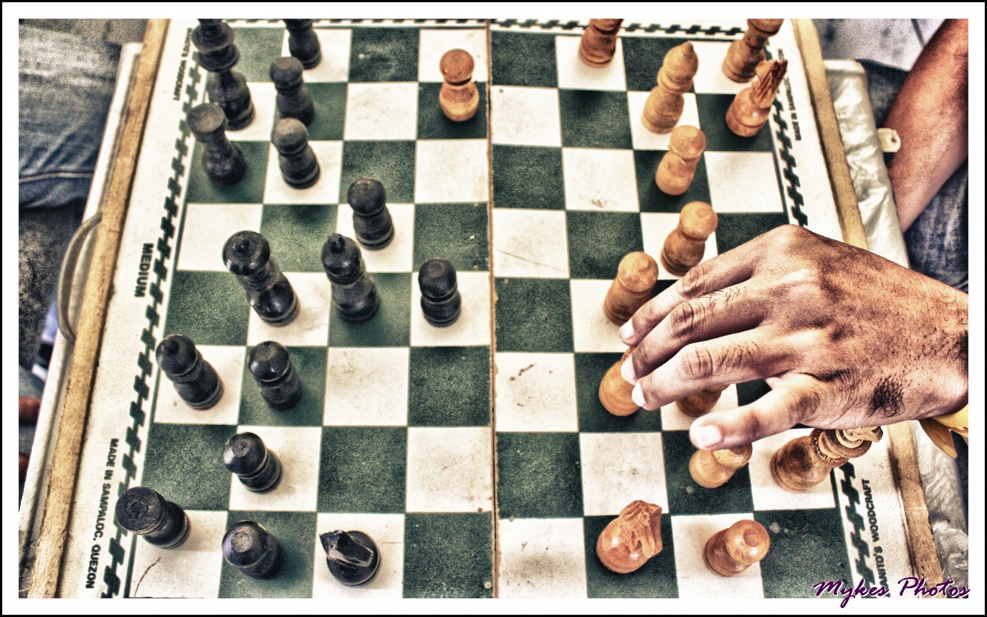 vintage échecs stratégie jeu concours jouer jeu de société reine option gagner prêteurs sur gages passe-temps bois loisirs guerre combat voyage victoire pièce