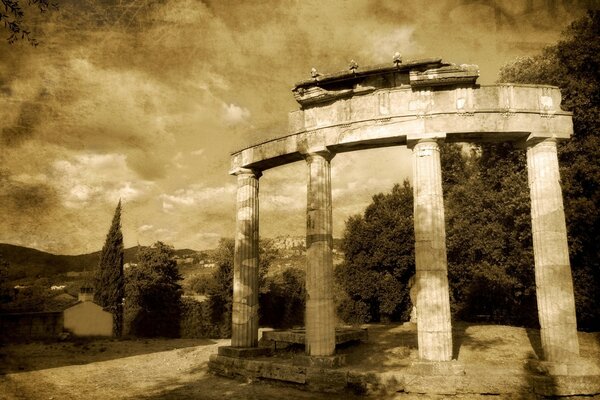 Columna destruida en Roma