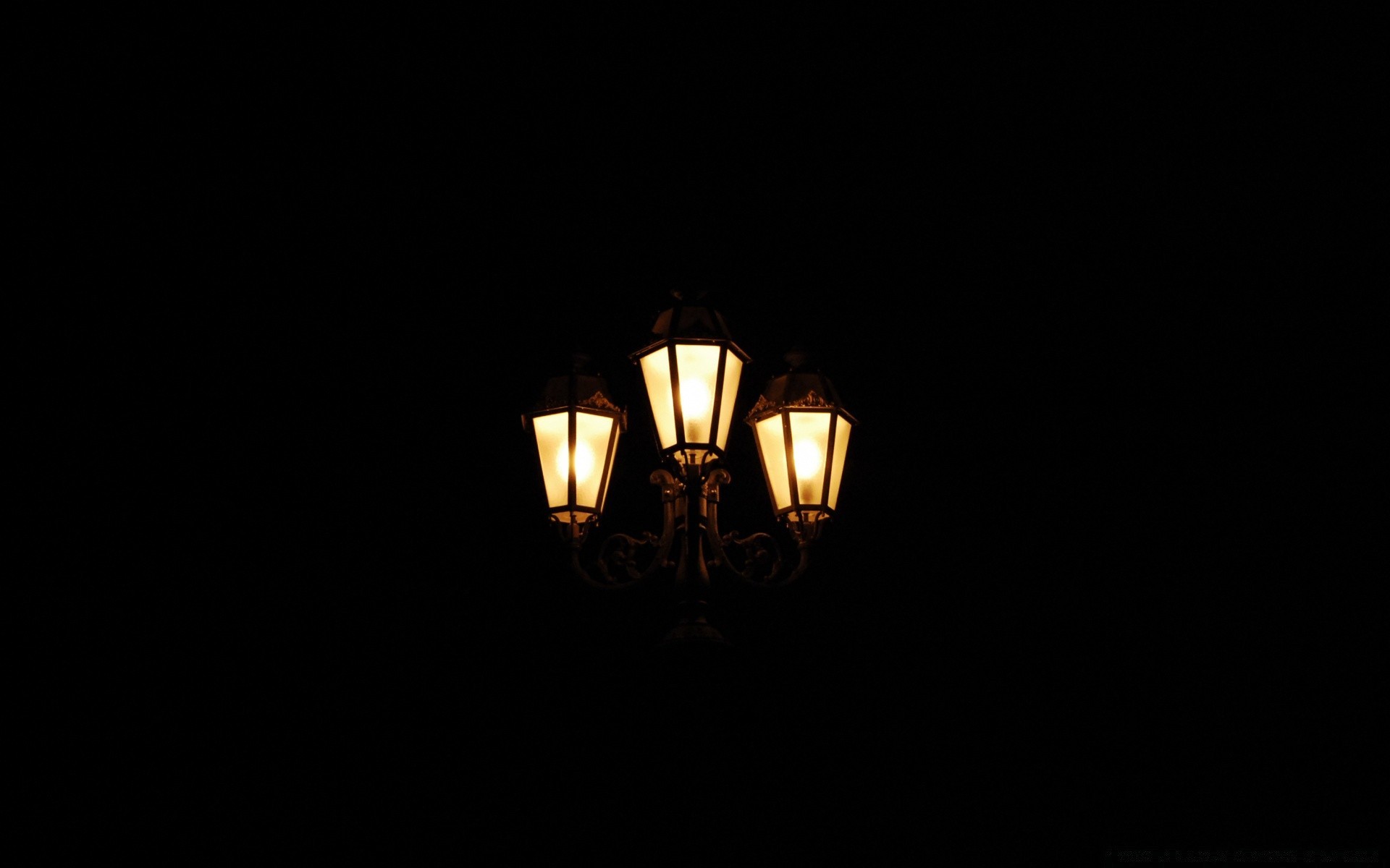 noir sombre lampe lanterne lumière rétro-éclairé lune flamme électricité bougie halloween fantasmagorique lampe