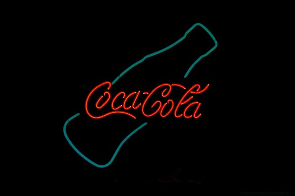 Coca Cola, elegante, deliziosa per te e per sempre