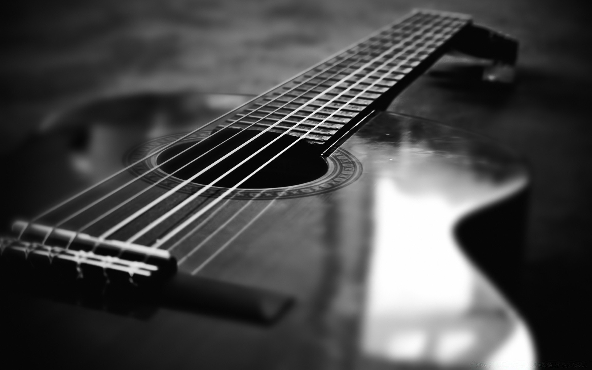 bianco e nero chitarra strumento acustico musica suono strumento a corde ad arco jazz classico monocromatico canzone musicista legno accordo giocare fret tastiera chitarra acustica hardware