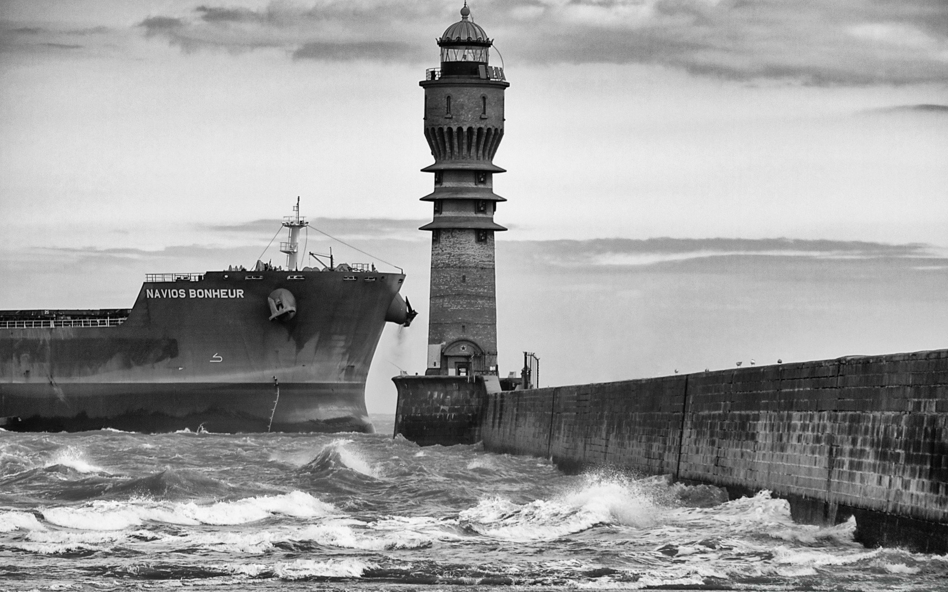 czarno-białe wody morze ocean monochromatyczny latarnia morska statek jednostka pływająca system transportu podróży morze molo morze plaża