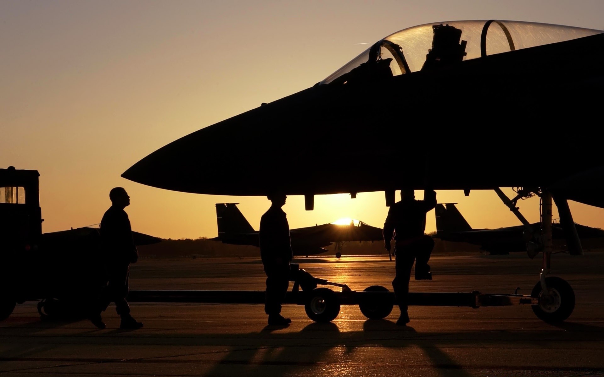 aviation avion avion voiture coucher de soleil silhouette rétro-éclairé militaire voyage un aéroport système de transport adulte aube eau homme soir guerre deux