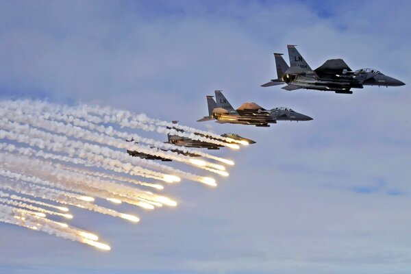 Les avions militaires se préparent pour le concours de l aviation