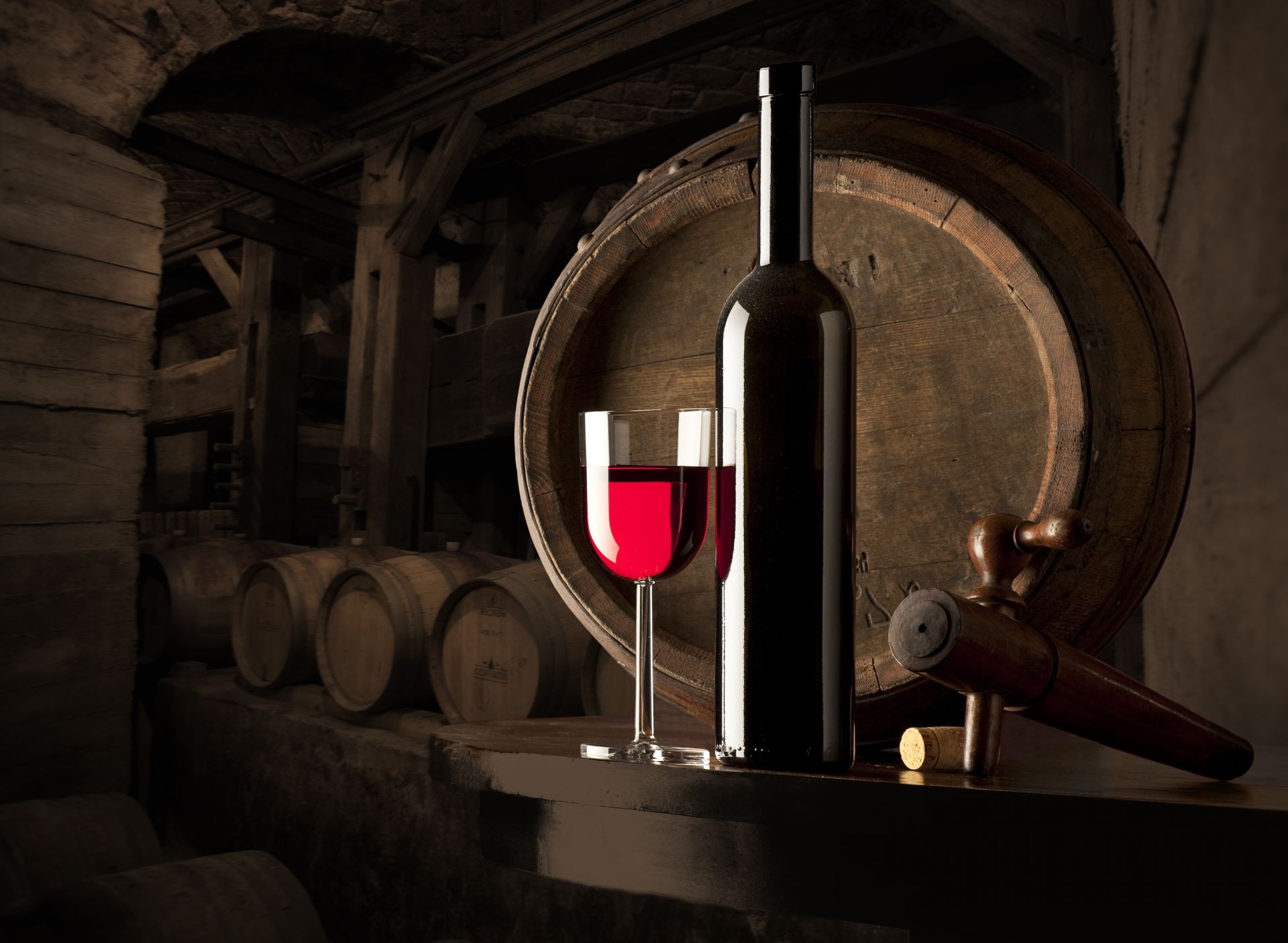 creativo cantina barile vino cantina vintage vecchio al coperto alcool legno industria smerigliatrice bar barile