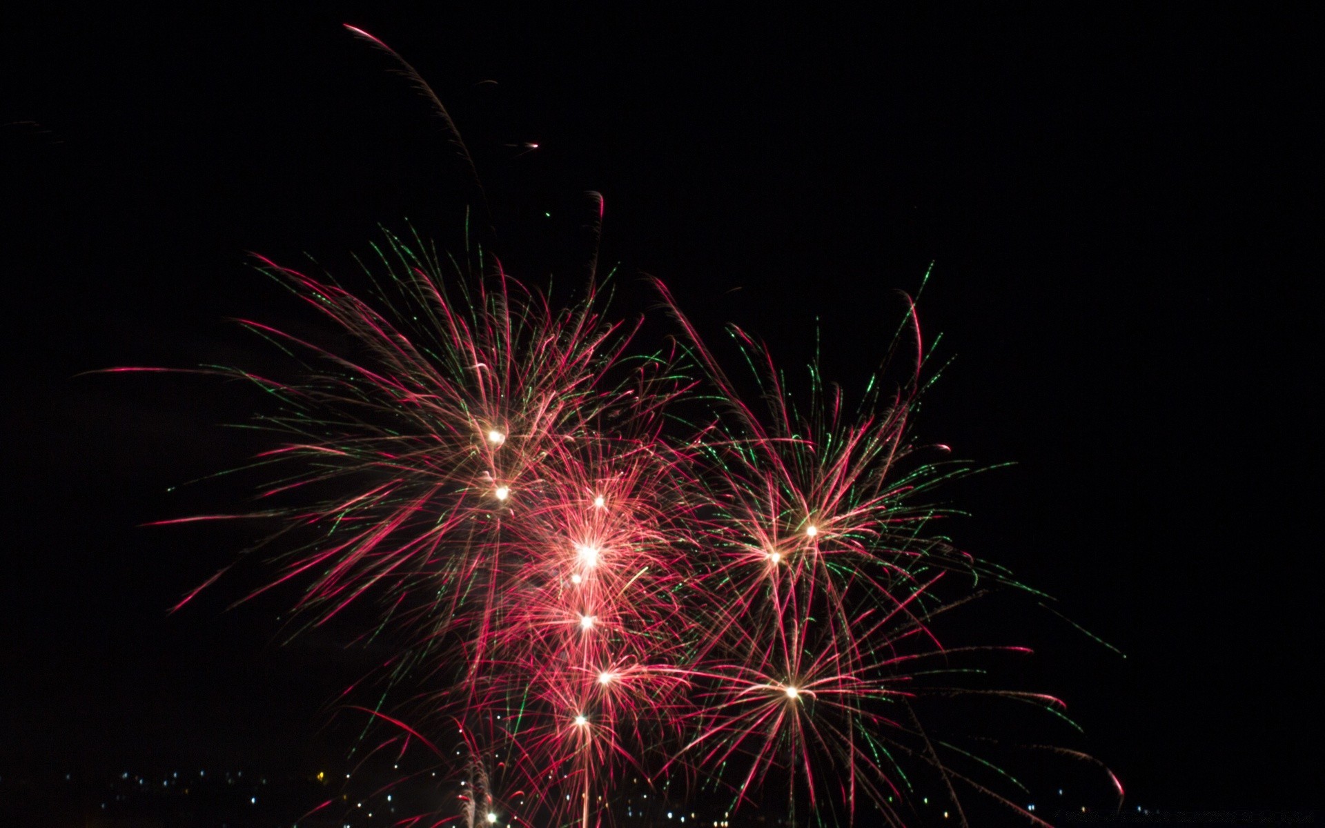 negro fuegos artificiales llama explosión festival flash cohete navidad vacaciones año nuevo fiesta bang brillante eva chispa cuarto día de la independencia resumen saludo víspera de año nuevo aniversario