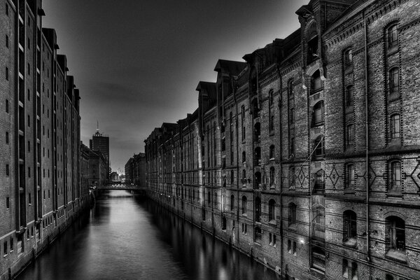 Arquitectura de la ciudad en efecto blanco y negro