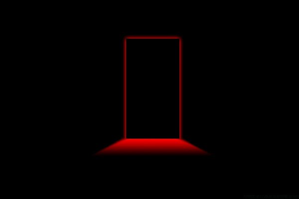 Чорний простір з червоним світлом через прочинені двері