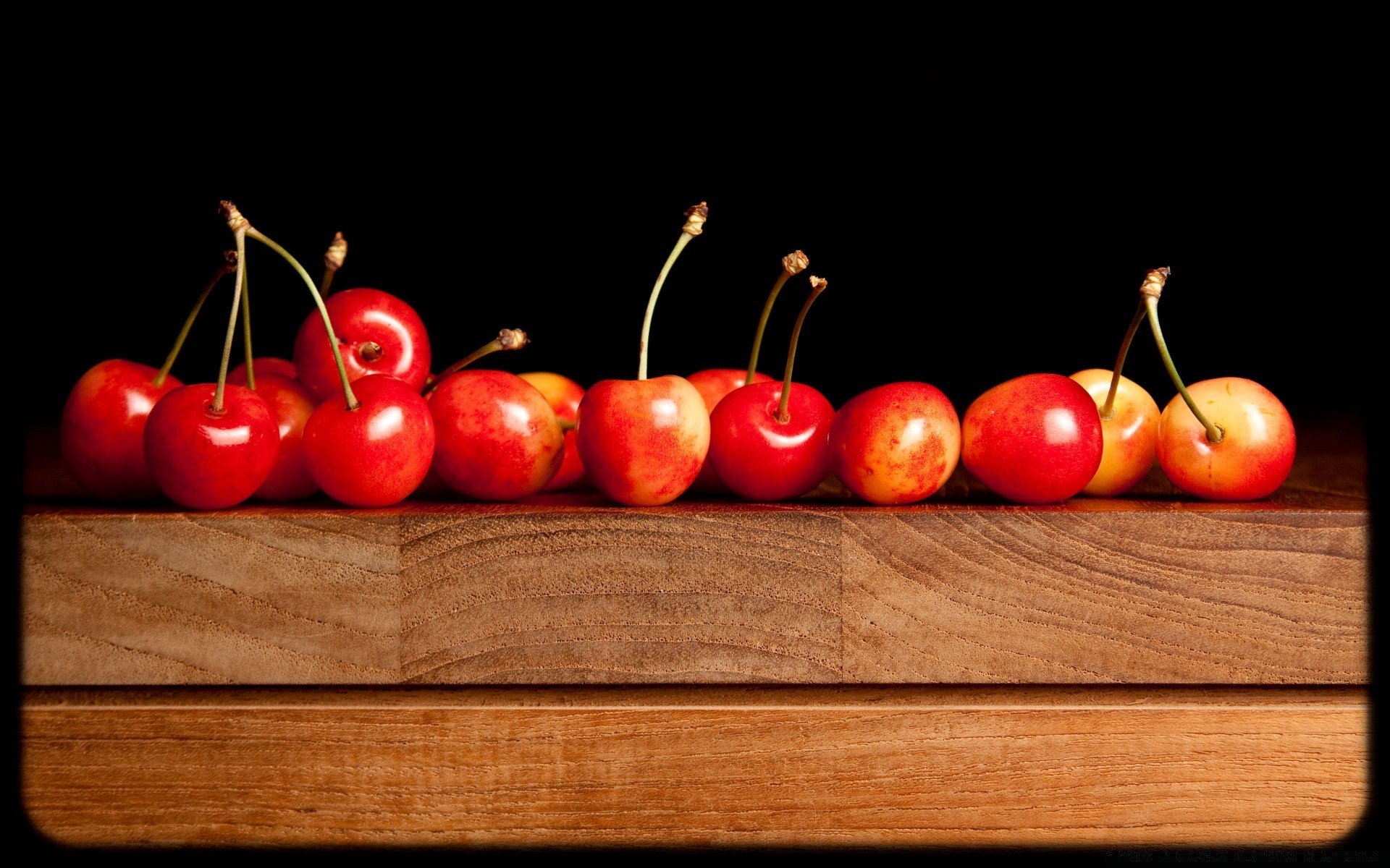 nero frutta cibo ciliegia succosa crescere sano legno still life delizioso pasticceria legno bacca delizioso salute buccia agricoltura nutrizione dolce freschezza