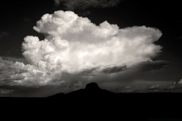 Bellissimo paesaggio prima della tempesta a Dalin