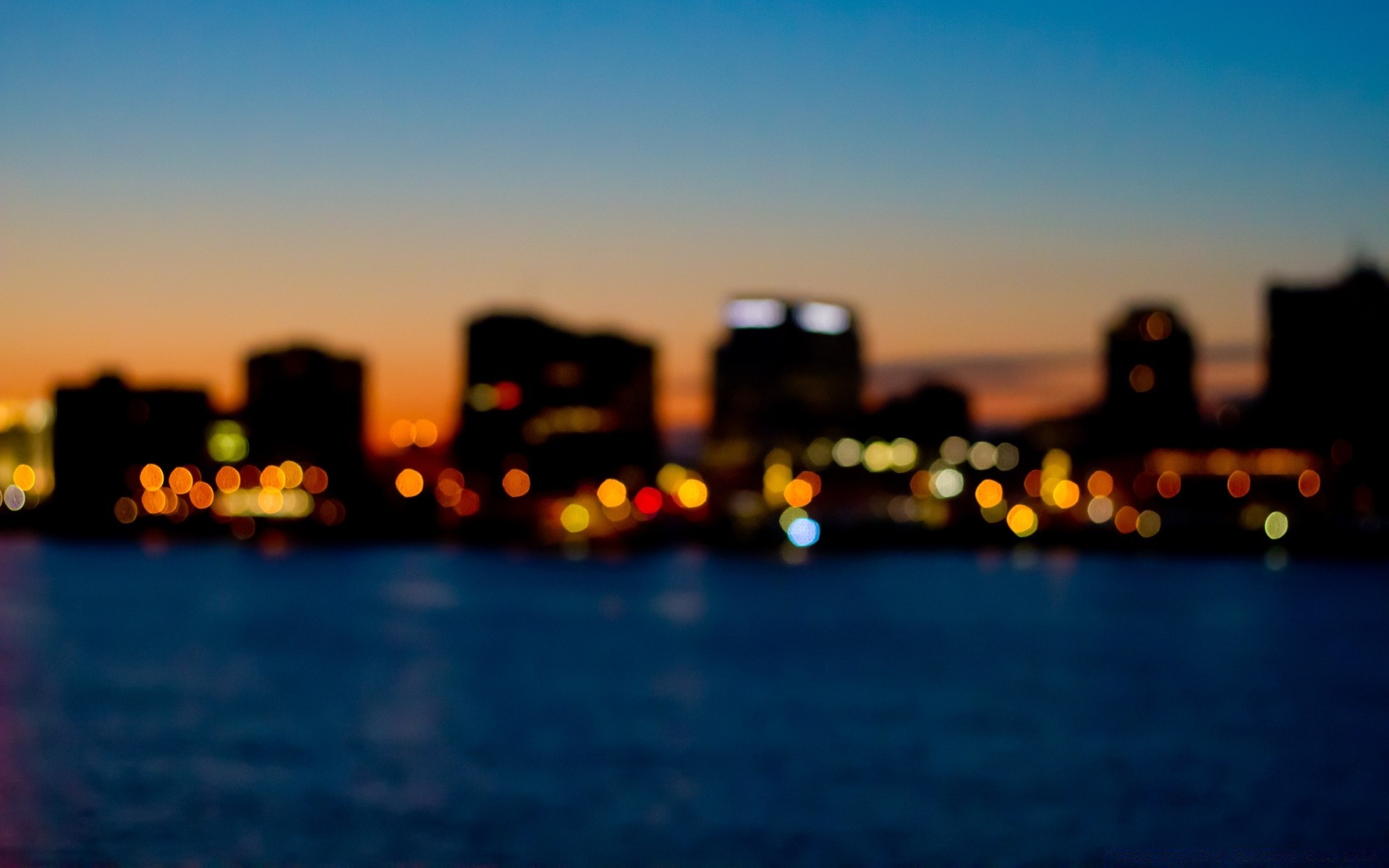 bokeh coucher de soleil soir crépuscule eau ville réflexion ville ciel voyage centre-ville skyline architecture sombre flou