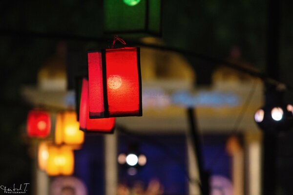 Street lighting with multicolored lamps