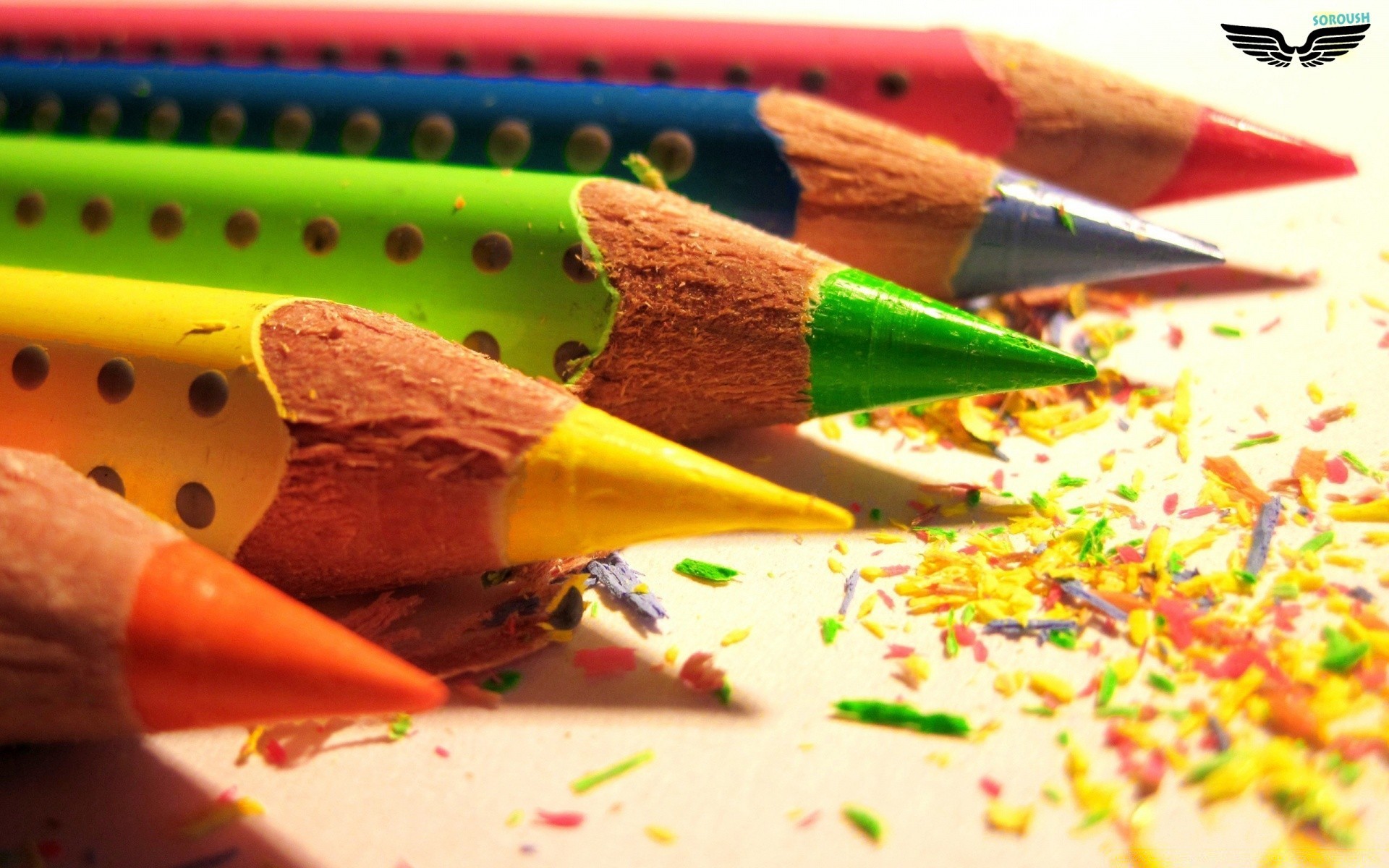 helle farben bleistift kreativität zwerg holz schule bildung scharf komposition farbe palette papier pastell bunt aus holz handwerk regenbogen hell kunst