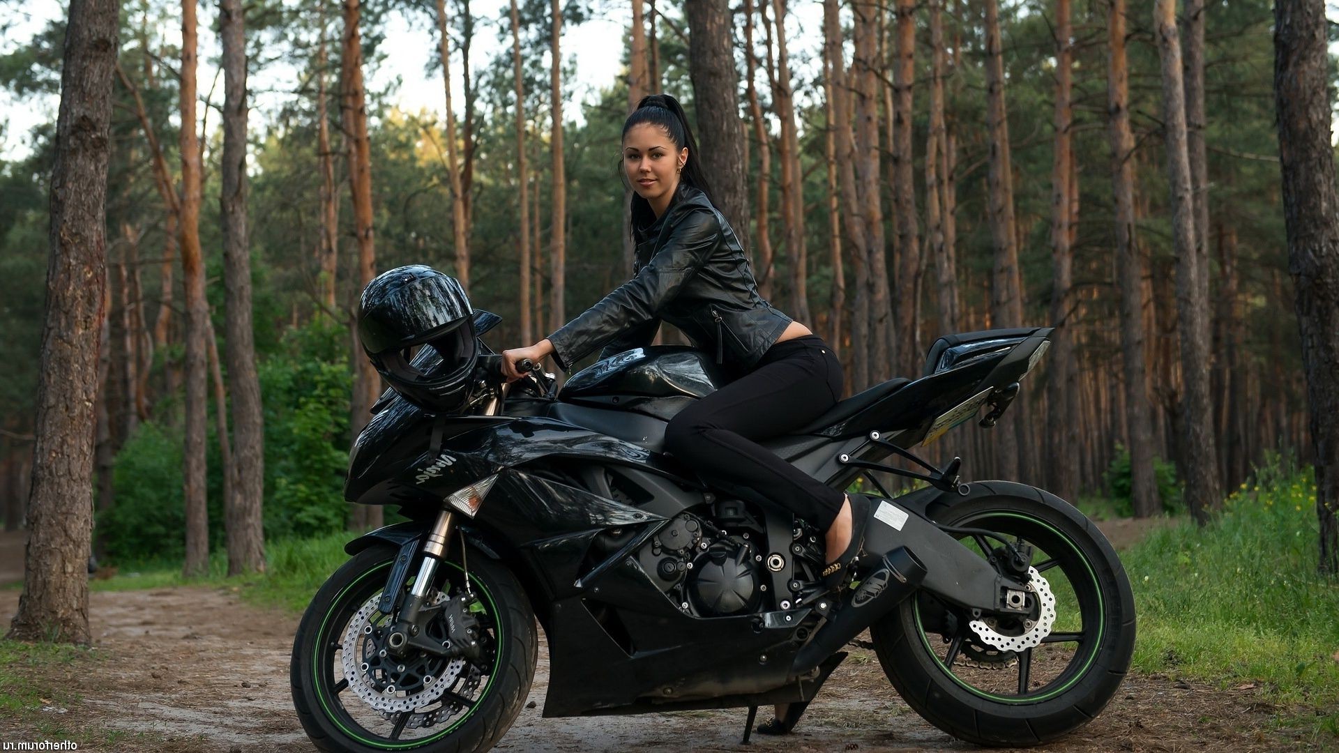 niñas y motocicletas bicicleta motorista coche ruedas aventura sentado carretera sistema de transporte solo estilo de vida unidad adulto diversión