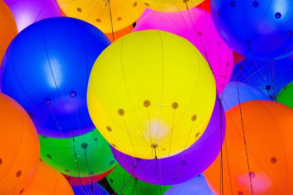 Helle Ballons in verschiedenen Farben