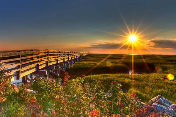 El sol se pone muy bien en el horizonte