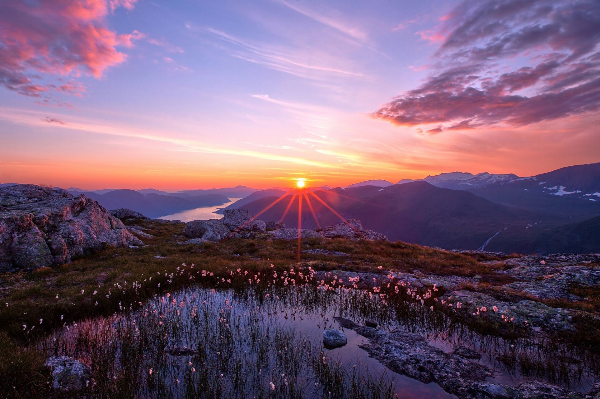 coucher de soleil et aube coucher de soleil montagnes paysage aube ciel nature voyage soir eau à l extérieur crépuscule scénique neige lac réflexion