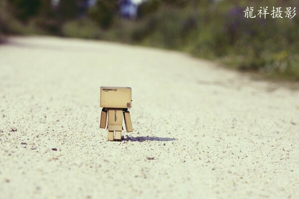 Homme de bois sur la route