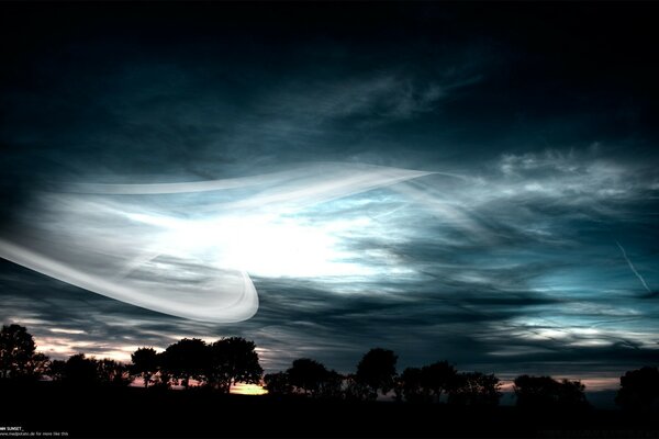 Paesaggio. Cielo illuminato nella notte