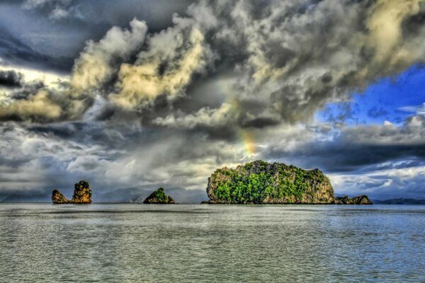 Journeys. An uninhabited island in the ocean