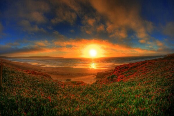 Landscape. The sun at dawn. Reflection on the water