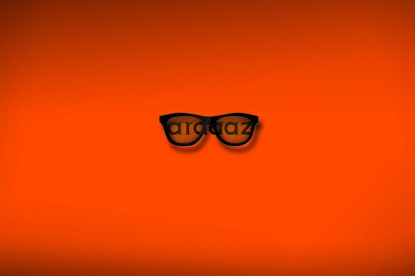 Gafas sin brazos sobre fondo naranja