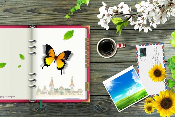 Cuaderno brillante con mariposa y café