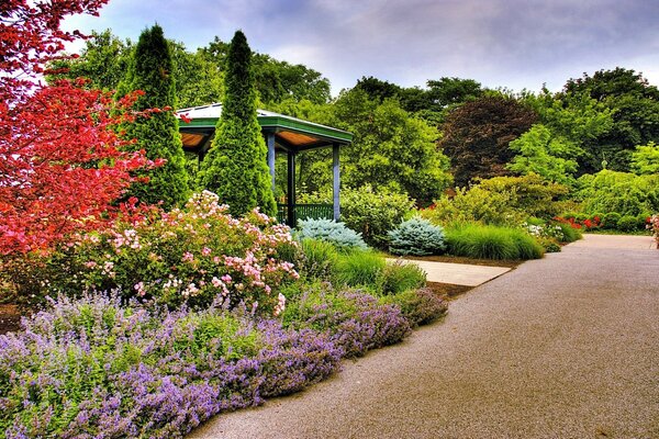 Gazebo in the middle of the botanical garden