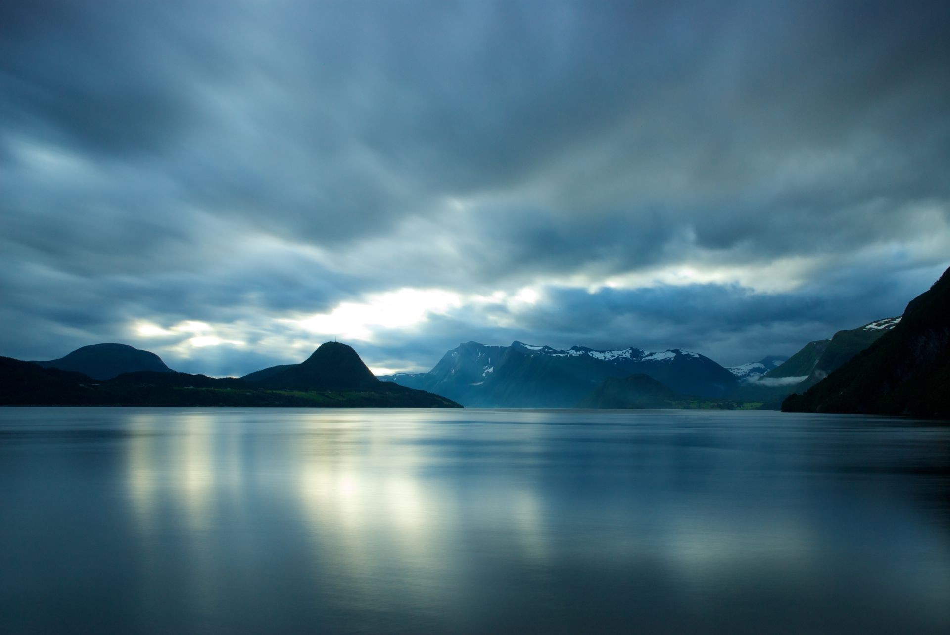 paisaje agua lago reflexión puesta de sol montañas paisaje amanecer cielo viajes nieve crepúsculo noche naturaleza niebla fiordo mar al aire libre