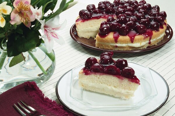 Cheesecake de cereja na mesa