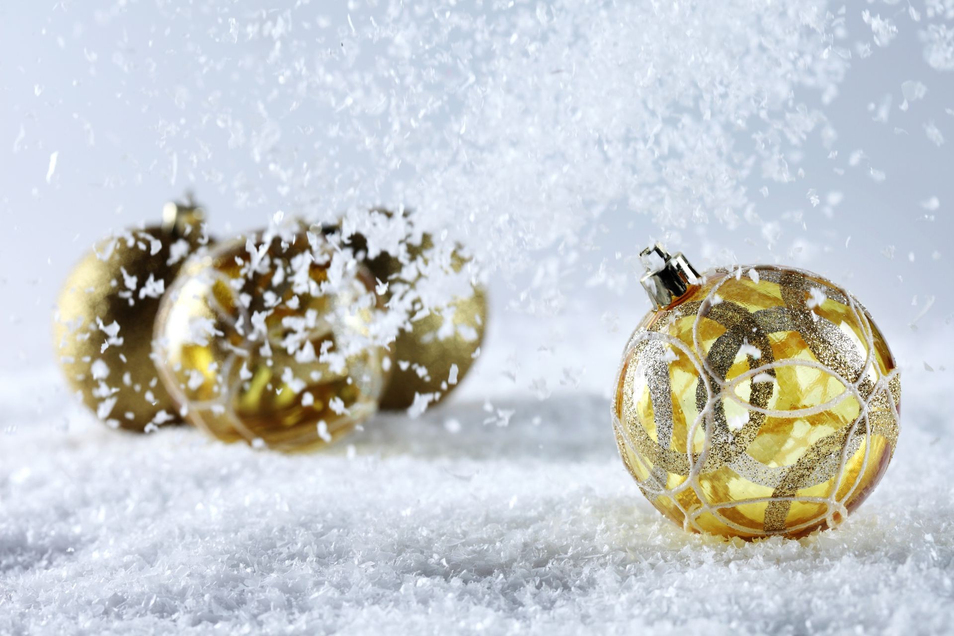 new year winter christmas shining ball snow decoration gold glisten celebration snowflake sphere gift bangle season bright thread desktop light crystal cold