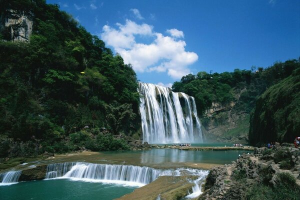 Natura cascata bellissimo paesaggio