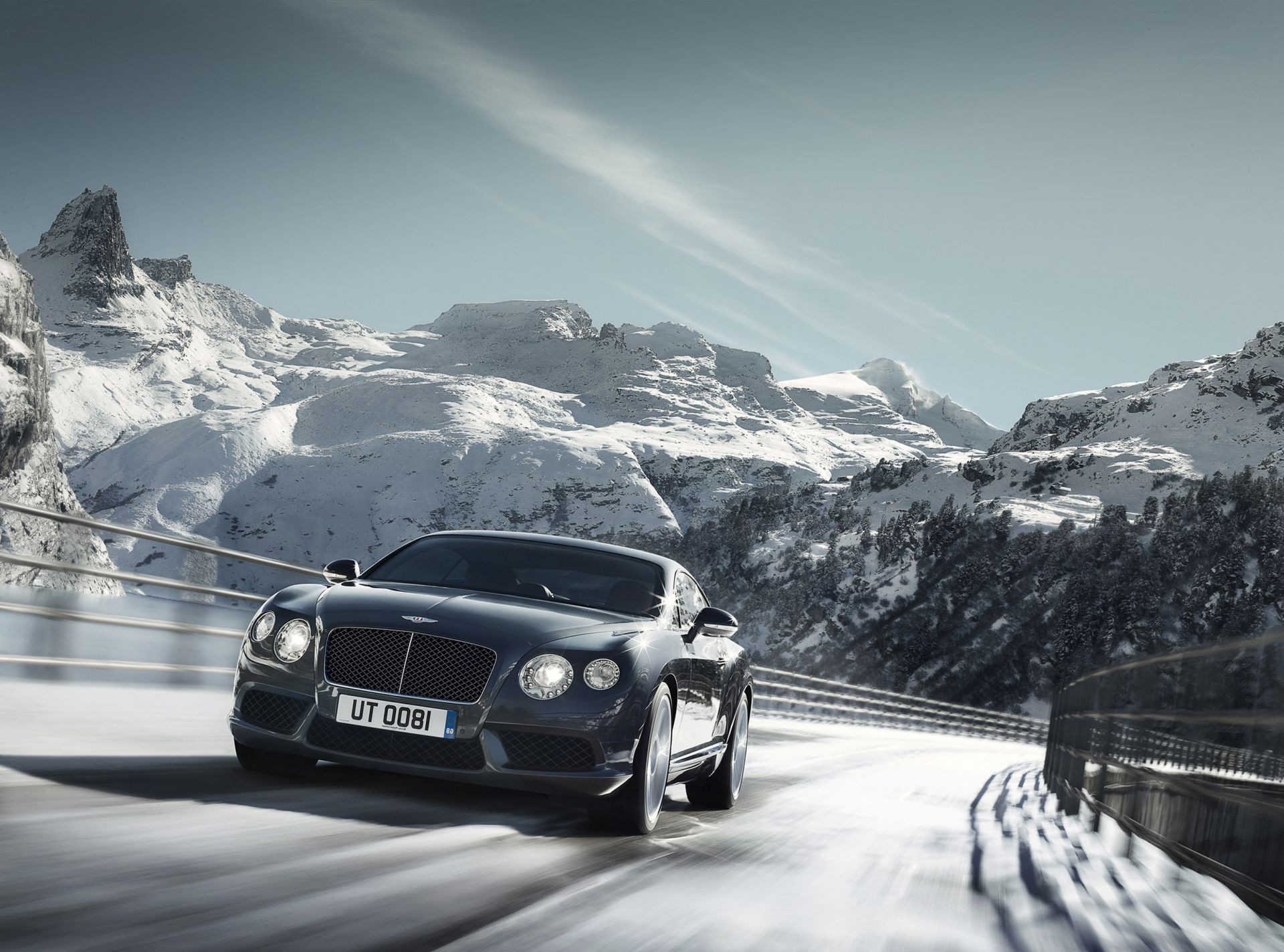 auto sportive neve auto montagna inverno sistema di trasporto viaggi freddo ghiaccio strada paesaggio auto veloce