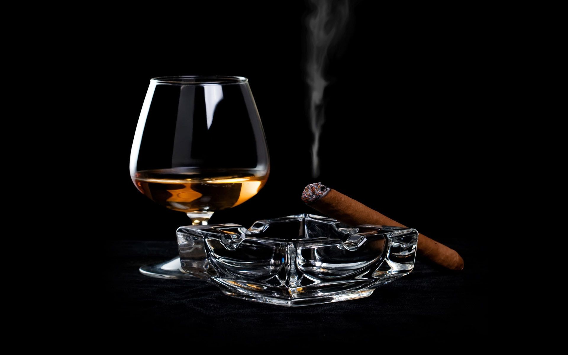 getränke trinken glas wein whisky cognac alkohol schnaps flüssigkeit desktop klebeband flasche bar dunkel berauscht bernstein bourbon sucht heiß