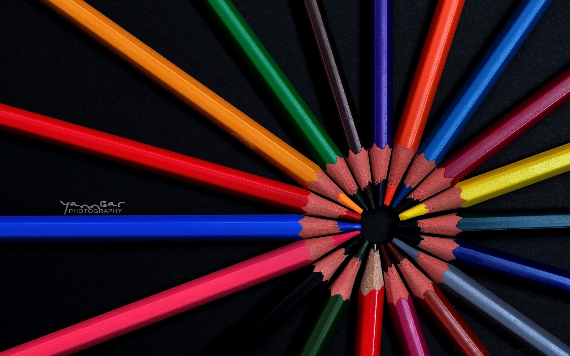 colori vivaci sharp matita arte educazione creatività arcobaleno scuola colore variegato composizione luminoso gnome legno contrasto artistico scuro astratto