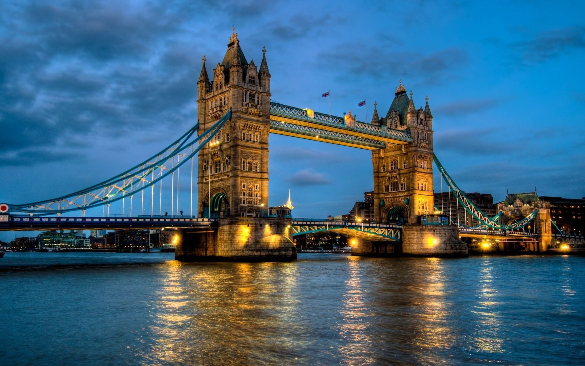 stadt brücke architektur wasser reisen fluss dämmerung sehenswürdigkeit sonnenuntergang himmel zugbrücke abend haus städtisch hängebrücke stadt turm im freien hintergrundbeleuchtung