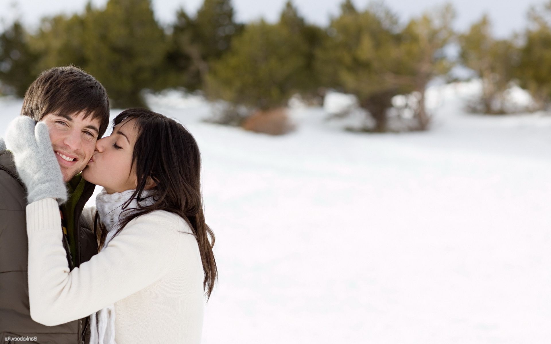 parejas enamoradas nieve invierno amor mujer al aire libre unión naturaleza amor frío romance dos