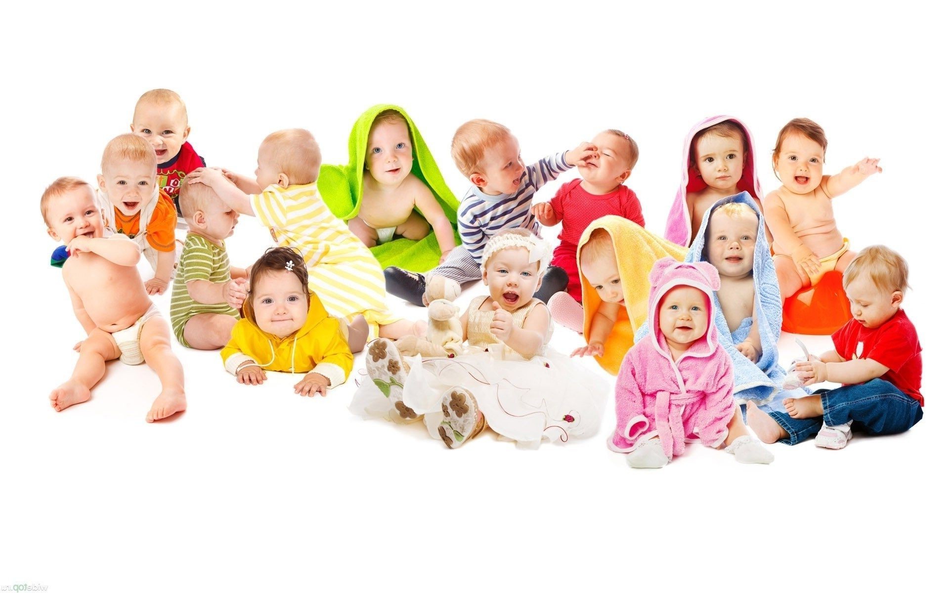 babys kind wenig junge freude niedlich kind spielen kindergarten glück spielzeug freude gruppe familie mädchen vorschule lachen freundschaft kind grundschule