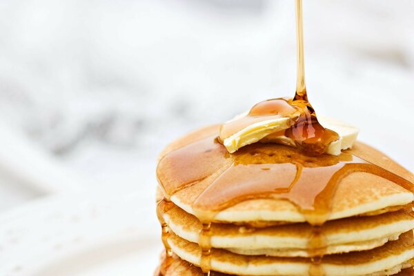 Crêpes au sirop sucré pour le petit déjeuner