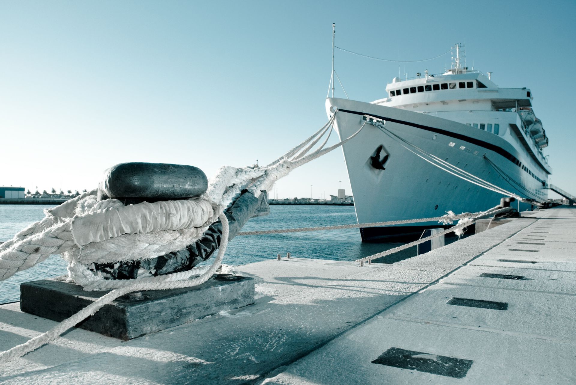 grandi navi e navi di linea acqua mare barca nave viaggi oceano nautica imbarcazione molo marino cielo ponte sistema di trasporto vela