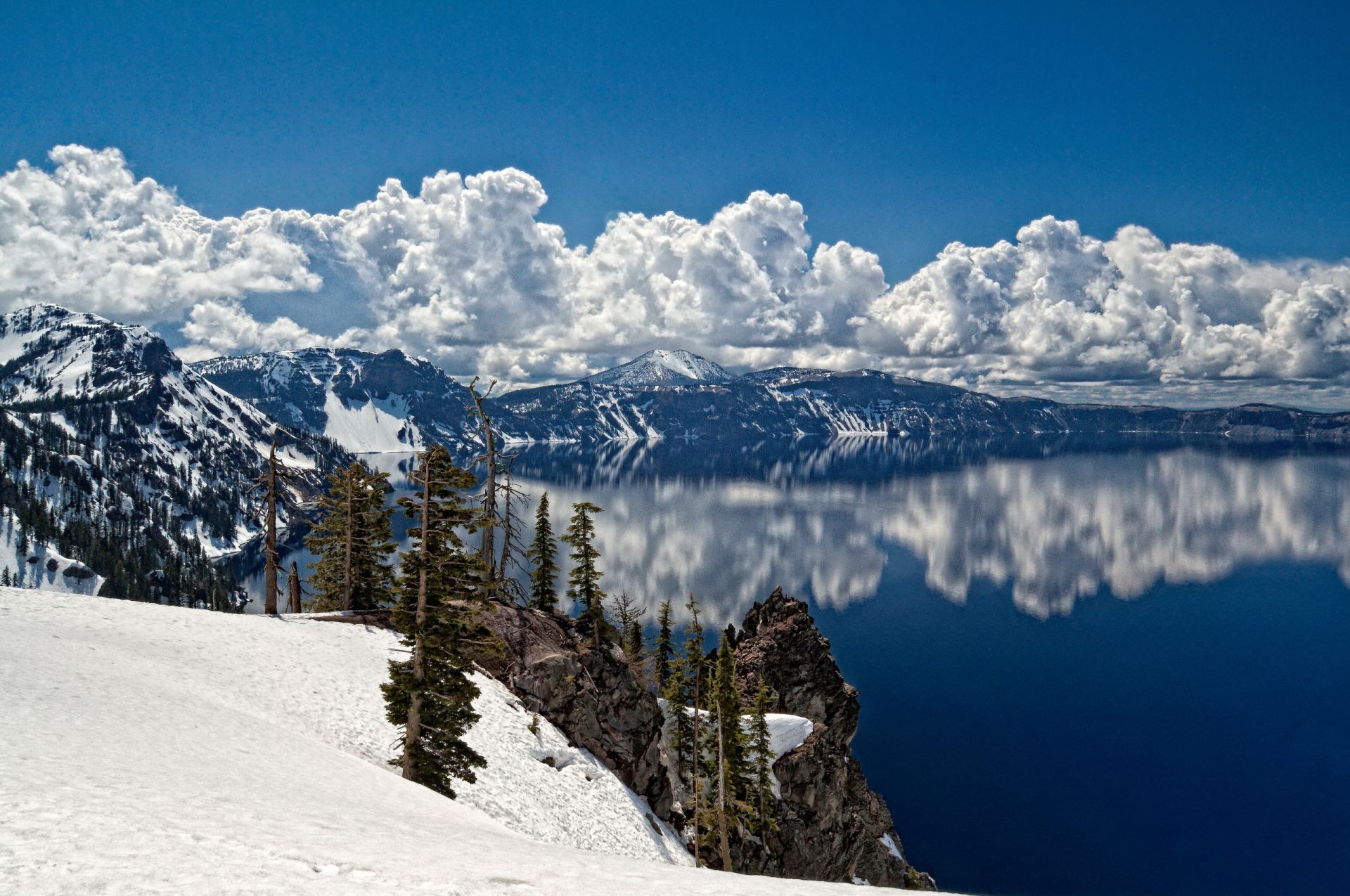 lac neige montagnes hiver froid scénique paysage nature ciel glace voyage pic de montagne