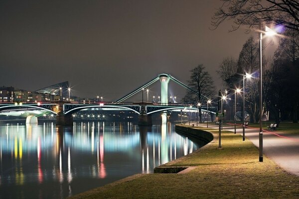 Schöne Promenade am Abend