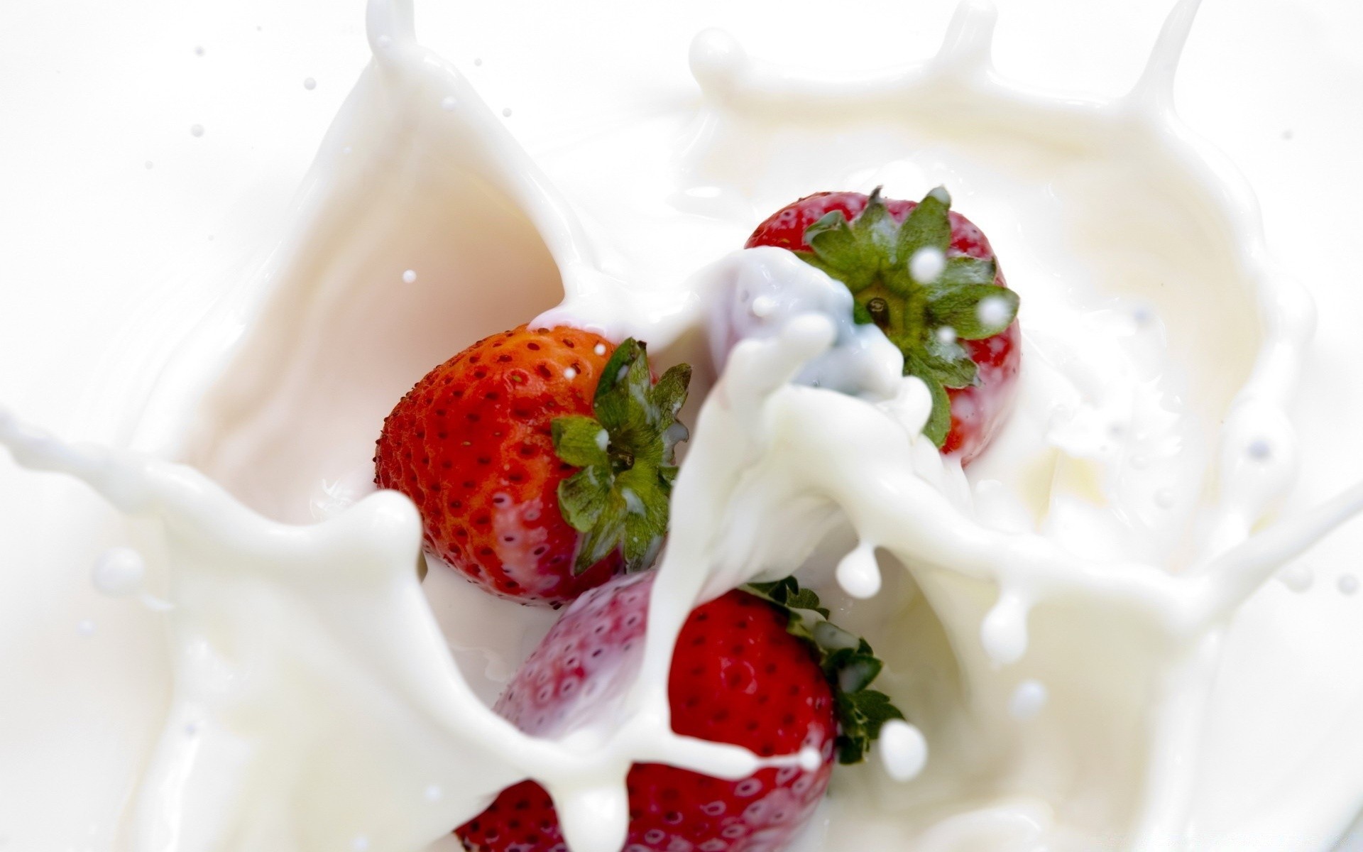 blanc crème crémeux yaourt lait délicieux laiterie alimentaire fraise sucré petit déjeuner alimentaire produits laitiers baie rafraîchissement épicure santé